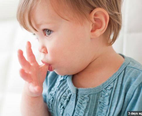 या संशोधनावेळी ३१% मुले अंगठा चोकत असल्याचे आढळले. तर १३ वर्षाच्या मुलांमधील ४५% मुलांमध्ये एटॉपिक सिंड्रोमची लक्षणे दिसून आली. पण ज्या मुलांमध्ये तोंडाचे विकार होते, त्यामध्ये ४०% मुलांनमध्ये सिंड्रोम होता. तर ज्या मुलांना अंगठा चोकणे, किंवा नखे कुरतडण्याची सवय आहे. त्यामधील ३१% मुलांनाचा हा रोग होता.