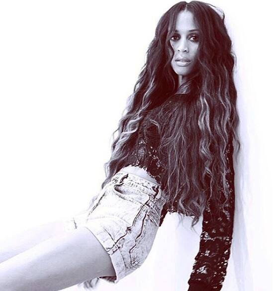 इसिस किंग: ही अमेरिकेतील पहिली नेक्ट टॉप ट्रांससेक्श्यूअल मॉडेल बनण्याचा विक्रम केला आहे.