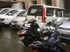 Gang Of Four Sold Expensive Cars Using Forged Documents In Navi Mumbai खोट्या कागदपत्रांनी महागड्या गाड्या विकणारी टोळी गजाआड