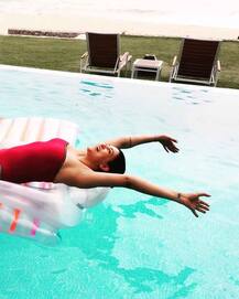 सुष्मिता सेनची थायलंडमध्ये मजामस्ती!