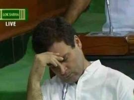 Rahul Gandhi Nap In Lok Sabha During Debate लोकसभेत दलित अत्याचाराची चर्चा सुरु असताना राहुल गांधींना डुलकी?