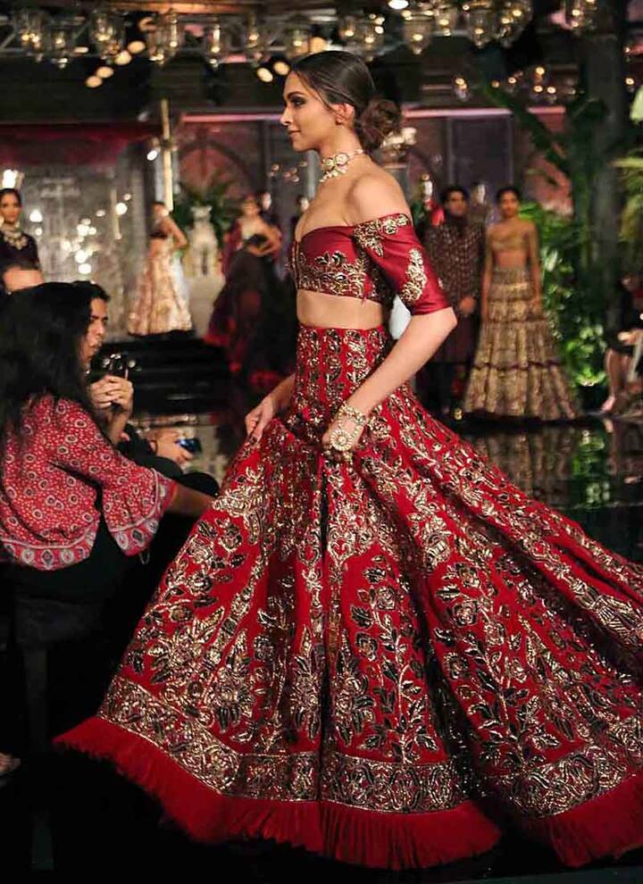 अशा अफवा आहेत की, दीपिकानं बॉयफ्रेंड आणि अभिनेता रणवीर सिंह यांचा साखरपुडा झाला असून लवकरच ते लग्नबंधनात अडकणार आहेत. 