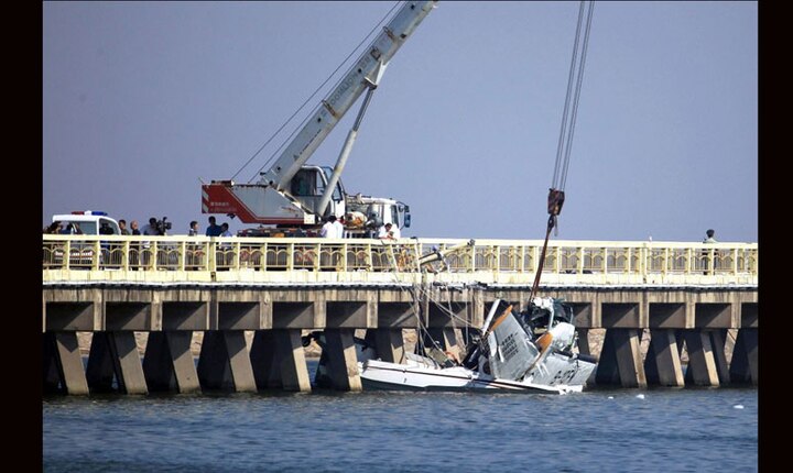या अपघातात जवळजवळ 5 जणांचा मृत्यू झाला. यामध्ये 10 प्रवासी होते. 