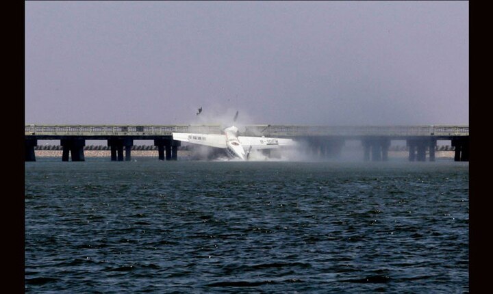  आपल्या पहिल्याच उड्डाणात या विमानाला अपघात झाला. 