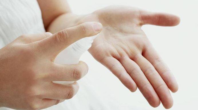 अनेकवेळा मॉश्चरायझरचा वापर केल्यानंतरही त्वचा खरबडीत होते. अशावेळी त्या मॉश्चरायझराचा वापर करणे बंद करावे. 