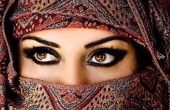 इराणमध्ये कोणत्याही महिलेला क्रिडा क्षेत्रात आपले नशीब आजमावता येत नाही. इराणमध्ये शिया मुस्लिमांची संख्या सर्वाधिक आहे. या देशातील महिलांना विश्व कप पाहण्याचीही बंदी आहे.