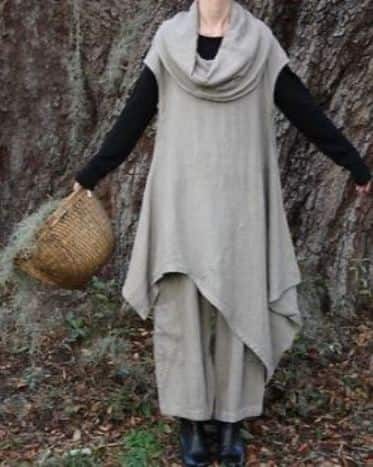 उत्तर कॉरोलिनामध्ये महिलांच्या कपड्यांवरून कडक कायदे आहेत. या देशात महिलांना आपले संपूर्ण शरीर कपड्यांनी झाकावे लागते. येथे शेर्लोटमध्ये महिलांना १६ किलोपर्यंतच्या वजनाचे कपडे परिधान करावे लागातात.