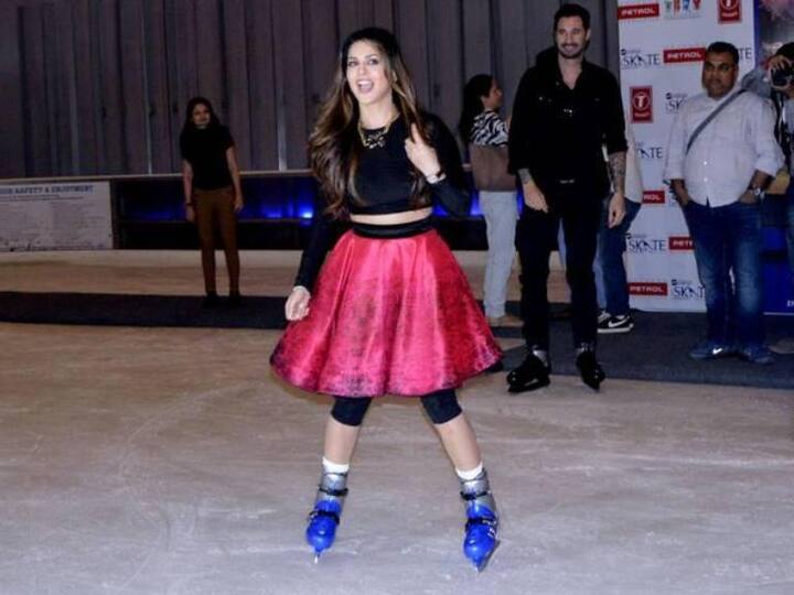 बॉलीवूडची सर्वात जास्त हॉट गर्ल सनी लिओनीची उंची ५ फूट ४ इंच आहे.