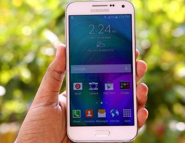 सॅमसंगचा गॅलेक्सी J2 वरही मोठी सवलत मिळत आहे. तुम्हाला हा स्मार्टफोन 7,655 रुपयांना खरेदी करता येईल. या स्मार्टफोनची मूळ किंमत 8,120रुपये आहे.