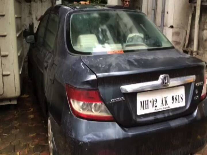 मल्ल्याच्या 8 गाड्यांचा 'एसबीआय कॅप' UR ही कंपनी लिलाव करणार आहे. 