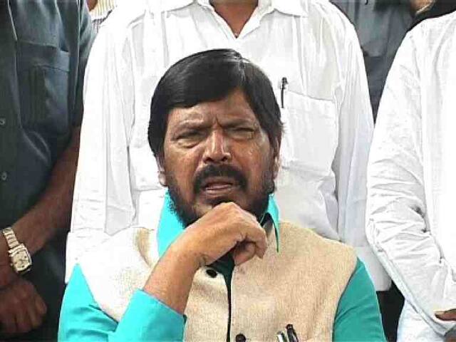 उल्हासनगरमध्ये रिपाइंचा भाजप, टीम ओमी कलानींना धक्का