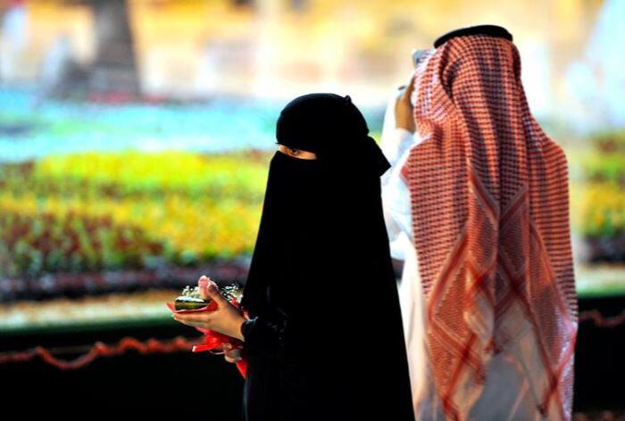 सौदी अरेबियामध्येही लग्नसंबंधात काही विचित्र कायदे आहेत. सौदी अरेबियातील कोणताही पुरुष बांग्लादेश, पाकिस्तान आणि बर्मामधील मुलीशी लग्न करू शकत नाही.