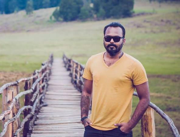 मॉडेल वसंत पॉल असं या व्यक्तीचं नाव आहे. पॉल यांनी फेसबुक पेजवर या घटनेची माहिती दिली आहे.
