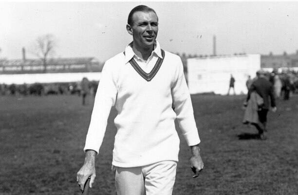 असा विक्रम ज्यांनी केला होता त्यामध्ये सर्वातआधी ऑस्ट्रेलियाच्या जॅक ग्रॉगरी यांचा क्रमांक लागतो. ग्रॉगरी यांनी 1921 मध्ये शतक आणि 7 विकेट घेतले होते.