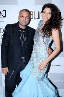 रॅम्पवर पहिल्यांदाच दिसली सैयामी खेर