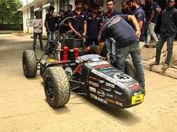 4 सेकंदात 100 किमी! पुण्यातील विद्यार्थ्यांनी बनवली हायस्पीड रेसिंग कार