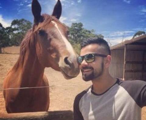 लग्नानंतर येणाऱ्या समस्यांवर विराट चांगल्या पद्धतीने मार्ग काढू शकतो. त्याने आपल्या क्रिकेट कारकिर्दीतून हे अनेकवेळा दाखवून दिलं आहे. 