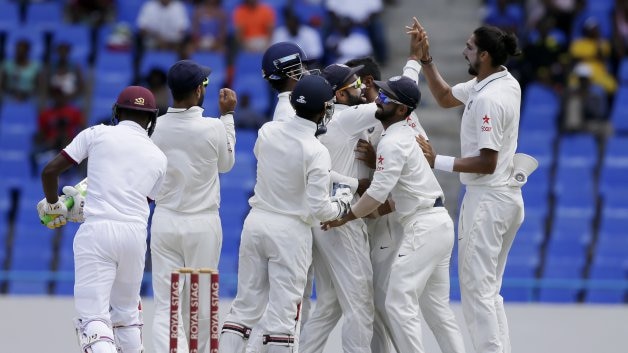 Bcci Hikes Salary Of India Test Match Players कसोटी क्रीडापटूंच्या मानधनात दुपटीहून अधिक वाढ