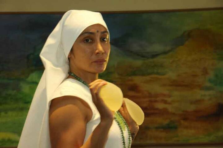 गेल्या काही दिवसांपूर्वी सोफियाने मॉडेलिंगसाठी आपल्या ब्रेस्टमध्ये लावलेले सिलिकॉन काढून टाकले होते. 