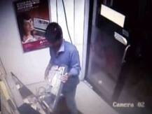 भिंवडीत एटीएम फोडून चोरीचा प्रयत्न फसला, चोराचा पराक्रम कॅमेऱ्यात