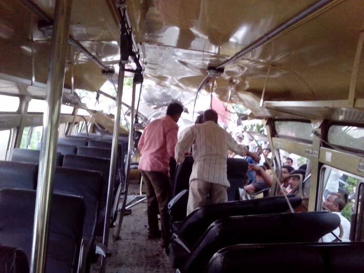 अपघातातील जखमींना रुग्णालयात हलवण्यात आलं आहे. एकूण 22 जण जखमी झाले आहेत, त्यापैकी 8 जण गंभीर जखमी आहेत. 