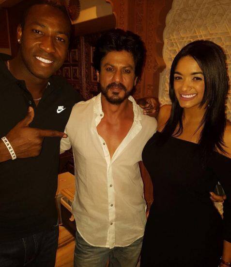 केकेआरचा मालक शाहरुख आणि सोबत आंद्रे रसेल आणि लॉरा 