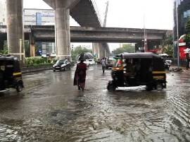 Heavy Rain In Mumbai And Sub Urbs Railway Road Traffic Affected मुंबईसह उपनगरात पावसाचा जोर कायम, रेल्वे, रस्ते वाहतुकीवर परिणाम