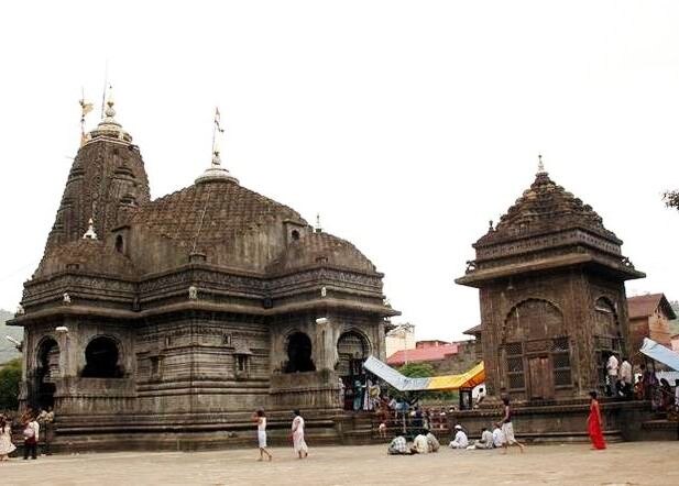 Trimbakeshwar Jyotirlinga Temple in Nashik reopens for devotees from today Maharashtra Marathi News Trimbakeshwar Jyotirlinga Temple: त्र्यंबकेश्वर मंदिर परिसरात 'बम बम भोले'चा गजर, आज सकाळपासून दर्शनासाठी गर्दी