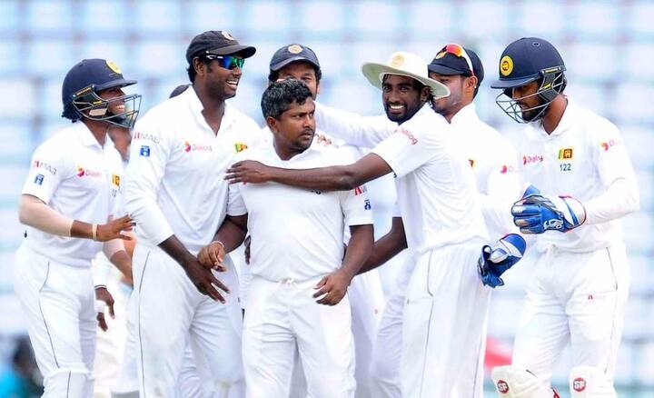 श्रीलंकेच्या या विजयात कुशल मेंडिस आणि रंगना हेराथचा मोठा वाटा आहे. खरं तर श्रीलंकेचा पहिला डाव 117 धावांवर आटोपला होता. त्यानंतर हेराथनं चार आणि संदाकननं चार विकेट्स काढून ऑस्ट्रेलियाला पहिल्या डावात 203 असं रोखलं होतं. मग दुसऱ्या डावात कुशल मेंडिसच्या झुंजार 176 धावांच्या खेळीच्या जोरावर श्रीलंकेनं 353 धावांची मजल मारून, ऑस्ट्रेलियाला विजयासाठी 268 धावांचं लक्ष्य दिलं होतं. पण कांगारूंना 161 धावांचीच मजल मारता आली.