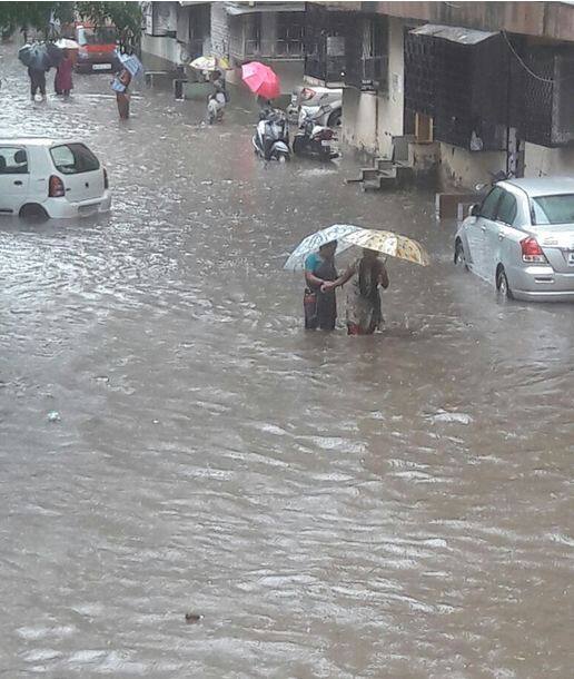 ठाण्याच्या वृंदावन सोसायटीत शिरलेलं पाणी
