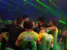 Pro Kabaddi Season 4 Final Patna Pirates Lift Trophy For Second Time प्रो कबड्डी लीग: पटना पायरेट्सला विजेतेपद, फायनलमध्ये जयपूरवर मात
