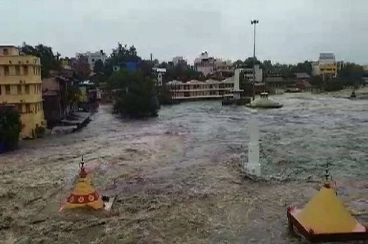 मुसळधार पावसानं नाशिक जिल्ह्यातली धरणं तुडुंब भरली आहेत. 