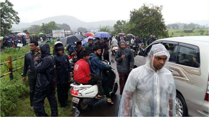 एनडीआरएफ, नौदल आणि वायूसेनेकडून मदतकार्य सुूरू झालं आहे.