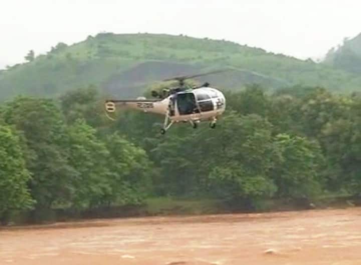 महाडमध्ये बचावकार्यासाठी धावाधाव, नौदल, पुण्याहून एनडीआरएफचे जवान रवाना, हवाईदलालाही पाचारण करण्यात आलं आहे. 