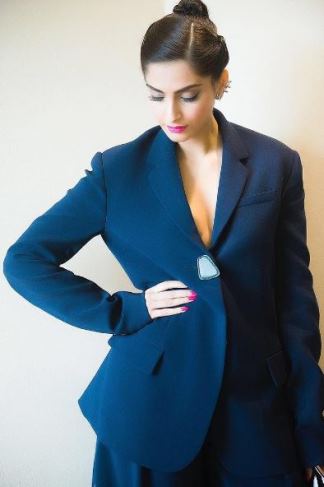 सोनमचा नवा लूक सोशल मीडियावर व्हायरल