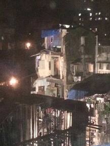 गिरगावमधील तीन मजली  इमारत कोसळली, अग्निशमन दल घटनास्थळी