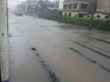 मुंबईचा पाऊस : पाणी ओसरण्यास सुरुवात, मात्र लोकल उशिराने