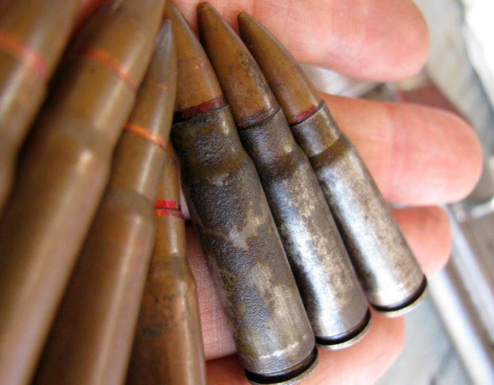 या शहरात शस्त्रास्त्रे बनवण्यासाठी, जहाजामधील अडगळीतील सामान आणि जुन्या सामानाचा वापर केला जातो. येथे शस्त्रास्त्रे बनवणारे कुशल कारागिर आहेत, आणि हे कारागिर कोणत्याही धातूपासून शस्त्रास्त्रांची निर्मिती करू शकतात. (सर्व फोटो प्रतिकात्मक)