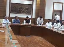 उद्धव ठाकरे आणि मुख्यमंत्र्यांची 'वर्षा'वर सव्वा तास चर्चा