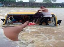 50 मुलांसह स्कूल बस नदीत कोसळली