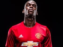 Paul Pogba Completes Record Move To Manchester United फुटबॉलपटू पॉल पोग्बाचा मॅन्चेस्टर युनायटेडशी 815 कोटींचा करार