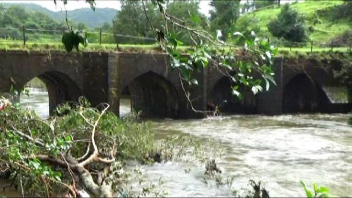 मुसळधार पावसाच्या सरी कोसळणारं सातारा जिल्ह्यातलं जावळीचं खोरं. याच पर्वतरागांमध्ये शिवरायांचा प्रताप सांगणारा प्रतापगड. मुसळधार पावसामुळे इथे कोयनेच्या उगमस्थानाच्या नदीला कायम महापूर. त्यामुळे पावसाळ्यात प्रतापगडाच्या पायथ्याला येताना ही कोयना नदी ओसंडून वाहत असायची.