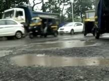 रस्त्यावर खड्डे पडणार नाहीत असं कंत्राटदाराकडून लिहून घ्या: हायकोर्ट