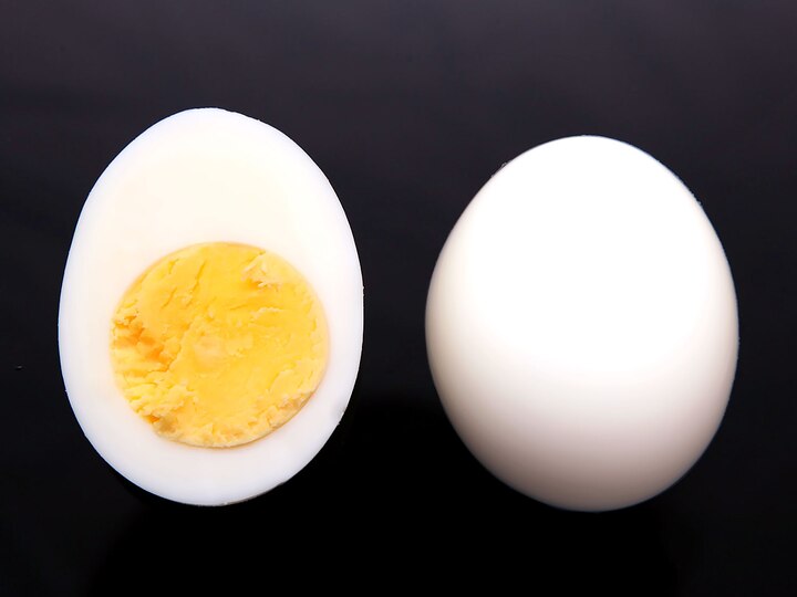 Conflict between husband-wife over egg and settled in police station help of egg अंडे का फंडा! नवरा-बायकोत अंड्यावरुन झालेलं भांडण पोलीस स्टेशमध्ये अंड्यामुळे मिटलं