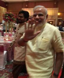 गायक बाबुल सुप्रियो एअर हॉस्टेससोबत लग्नाच्या बेडीत