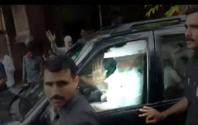 या घोषणांनी मोदींच्या सुरक्षा व्यवस्थेचे कान चांगलेच टवकारले. मात्र जमावाला वेळीच हटवण्यात आलं.