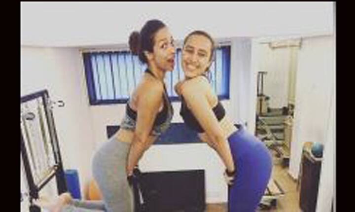 जिममध्ये वर्क आऊट केल्यानंतर अभिनेत्री मलायका धमाल जराशा मस्तीच्या मूडमध्ये दिसून आले. त्याचेच काही फोटो तिने सोशल मीडियावर अपलोड केले आहेत.