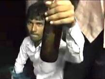 कल्याणः लोकलमध्ये दारु पार्टी, प्रकार कॅमेऱ्यात कैद