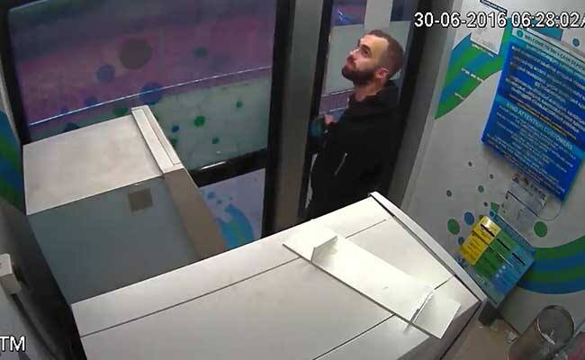 जवळपास 20 लोकांनी खात्यातून पैसे चोरी गेल्याची तक्रार केली आहे. हा एकूण आकडा अडीच लाख रुपये असल्याची माहिती पोलिसांनी दिली.