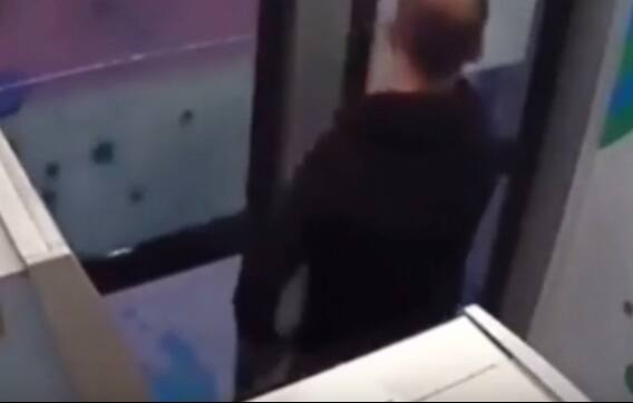 एटीएम कार्डचा तपशील हॅक करण्यासाठी आरोपींकडून हायटेक इलेक्ट्रॉनिक उपकरणाचा वापर करण्यात आला.